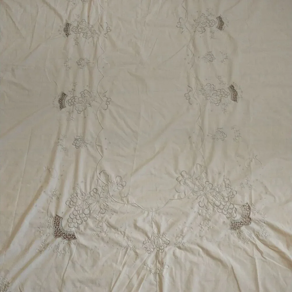 Large Tablecloth Embroidered Floral Cream Scalloped Trim Lightweight Oval Neutra